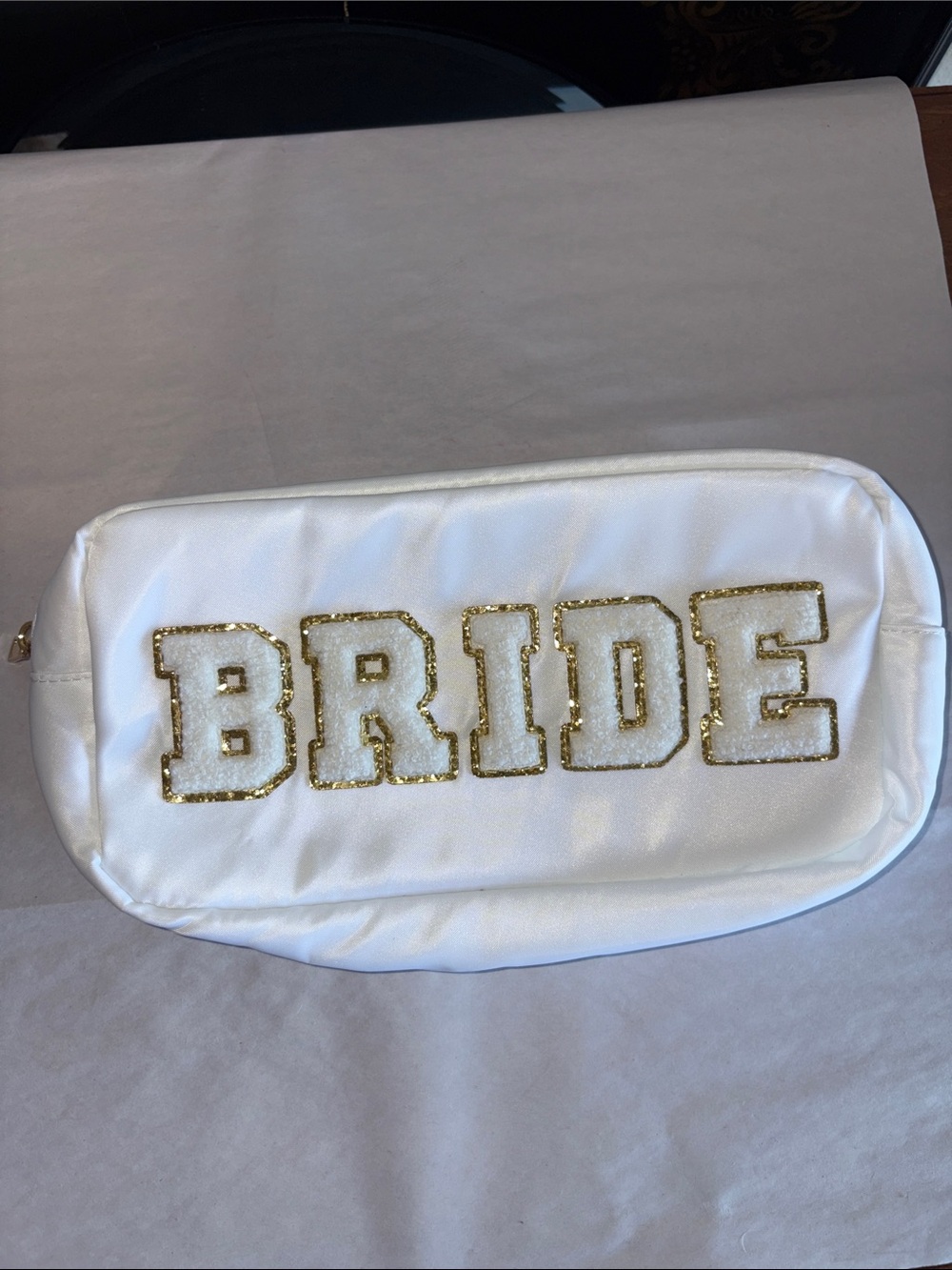 White Pouch With BRIDE in white and gold 🤍👰👰🏻♀️👰♂️👰🏽👰🏿♀️👰🏾♀️👰🏿👰🏿♂️ NWOT